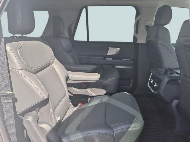 New 2027 Star White Metallic Tri-Coat Ford MAX Active image 30