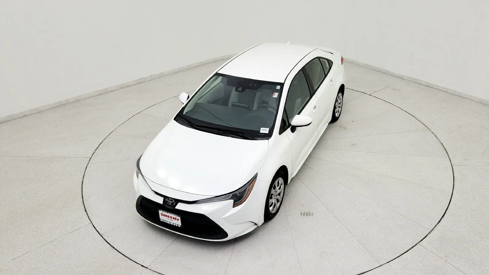 Used 2022 White Toyota LE image 16