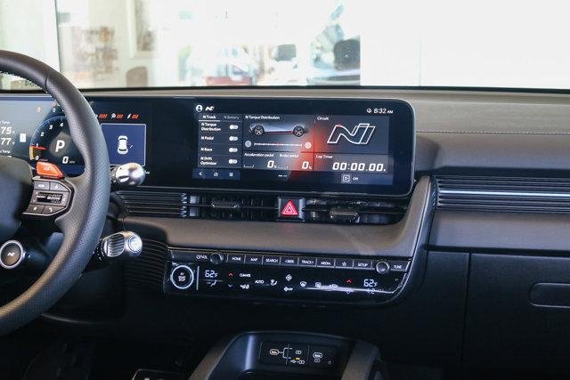 2025 Hyundai IONIQ 5 N - Photo 13