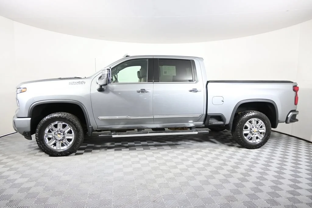 Used 2024 Chevrolet Silverado 2500HD High Country with VIN 2GC4YREY6R1118424 for sale in Forest Lake, Minnesota