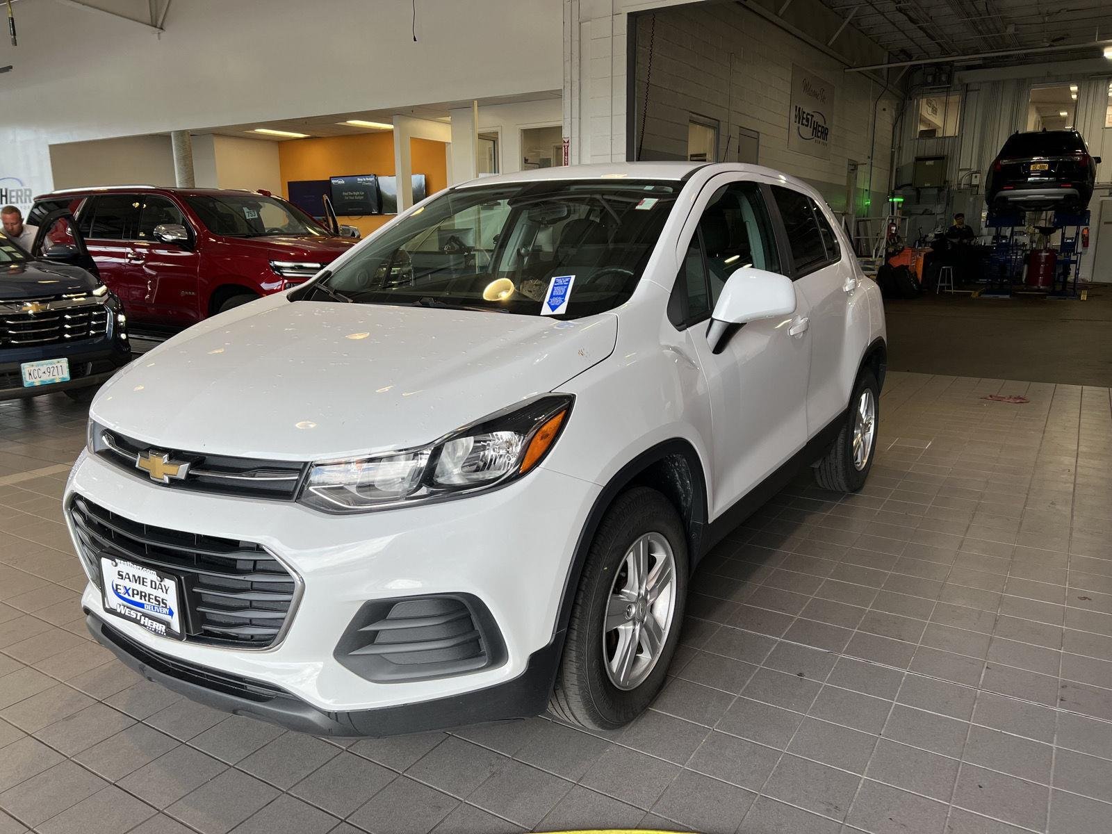 Used 2020 Summit White Chevrolet LS image 4