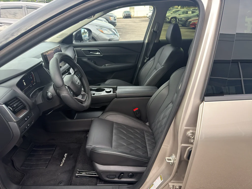 Used 2026 Champagne Silver Metallic/Super Black Nissan Platinum image 10