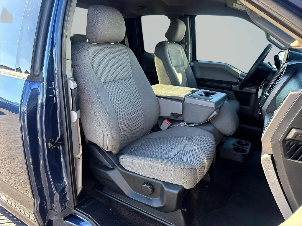 Used 2016 Blue Jeans Metallic Ford XLT image 33