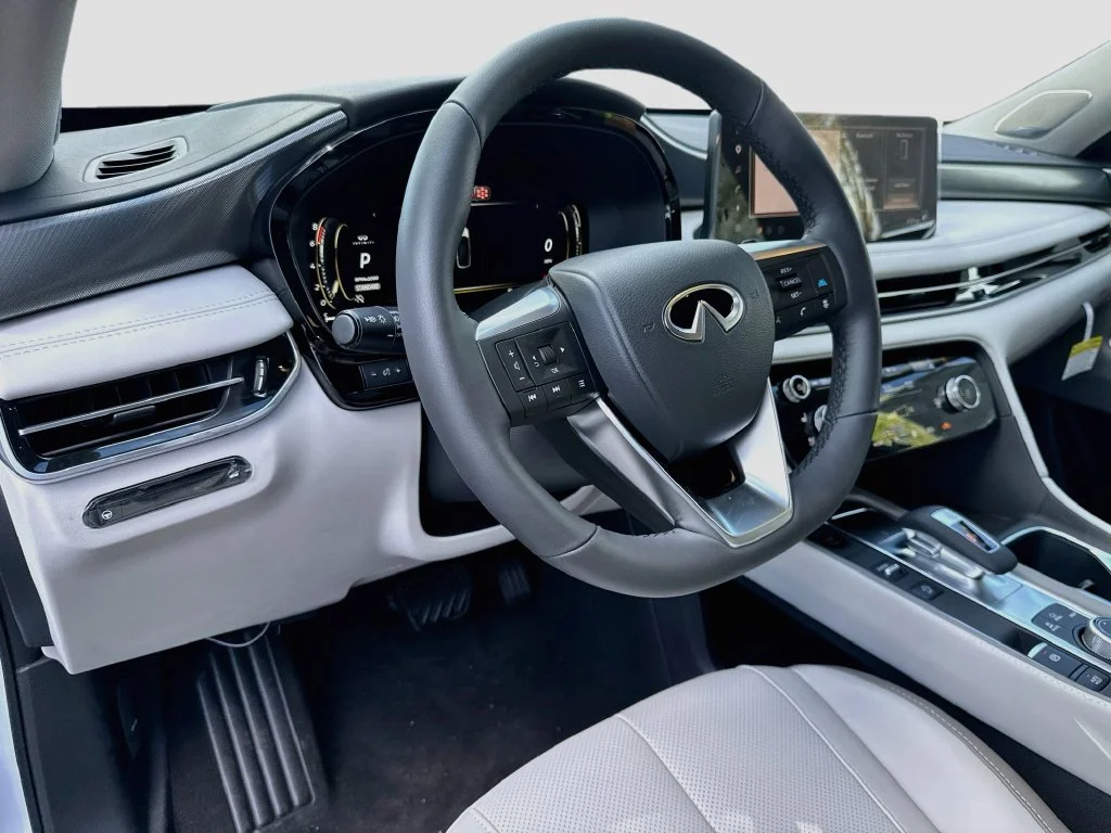 New 2027 White INFINITI LUXE image 9