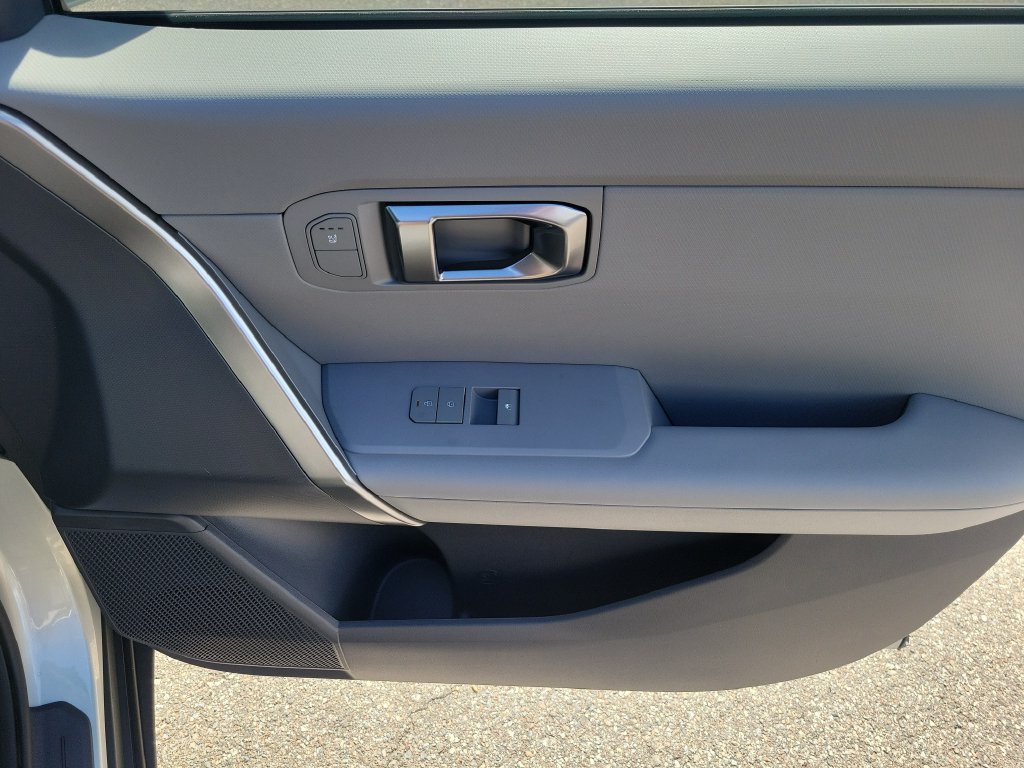 New 2027 Ivory Silver Kia EX image 10