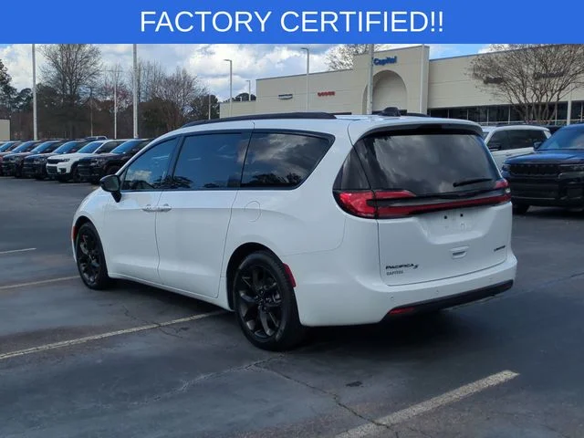 Used 2025 White Chrysler Limited image 3