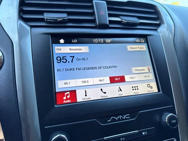 Used 2019 Gray Ford SE image 18