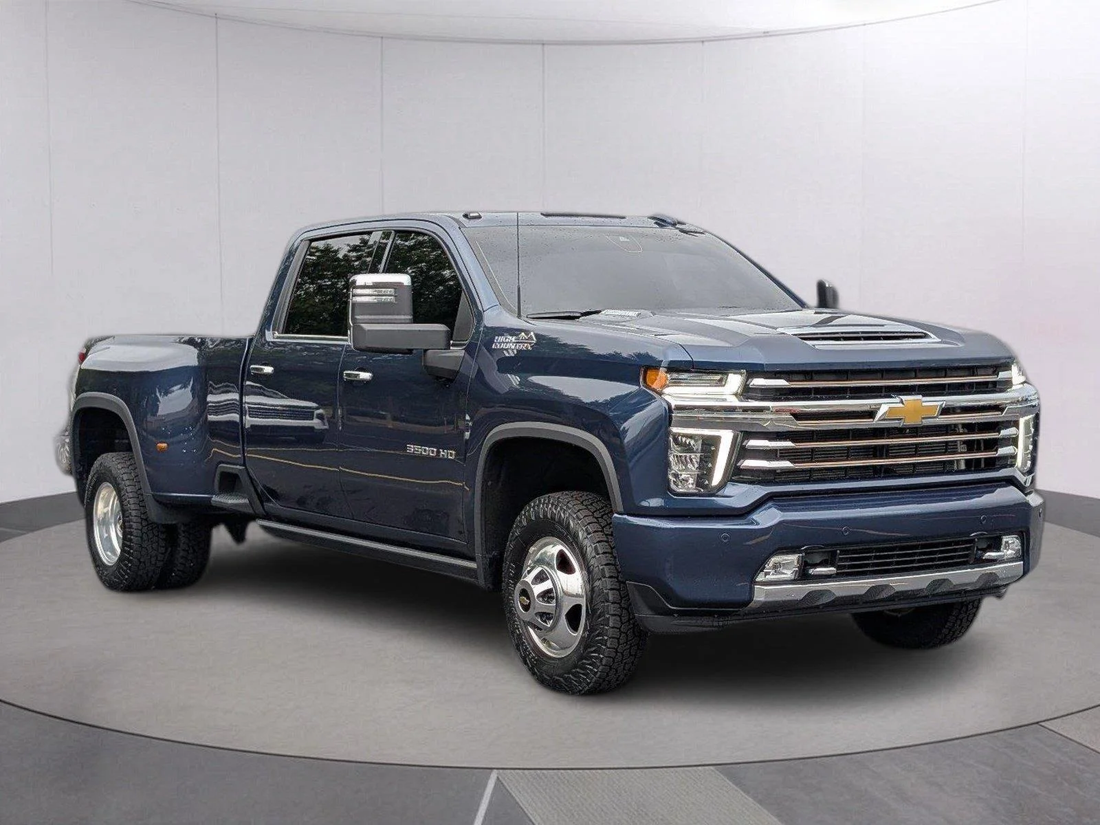 Used 2022 NORTHSKY BLUE METALLIC Chevrolet High Country image 9