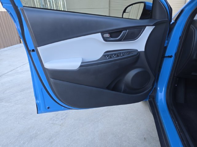 Used 2022 Blue Hyundai SE image 12