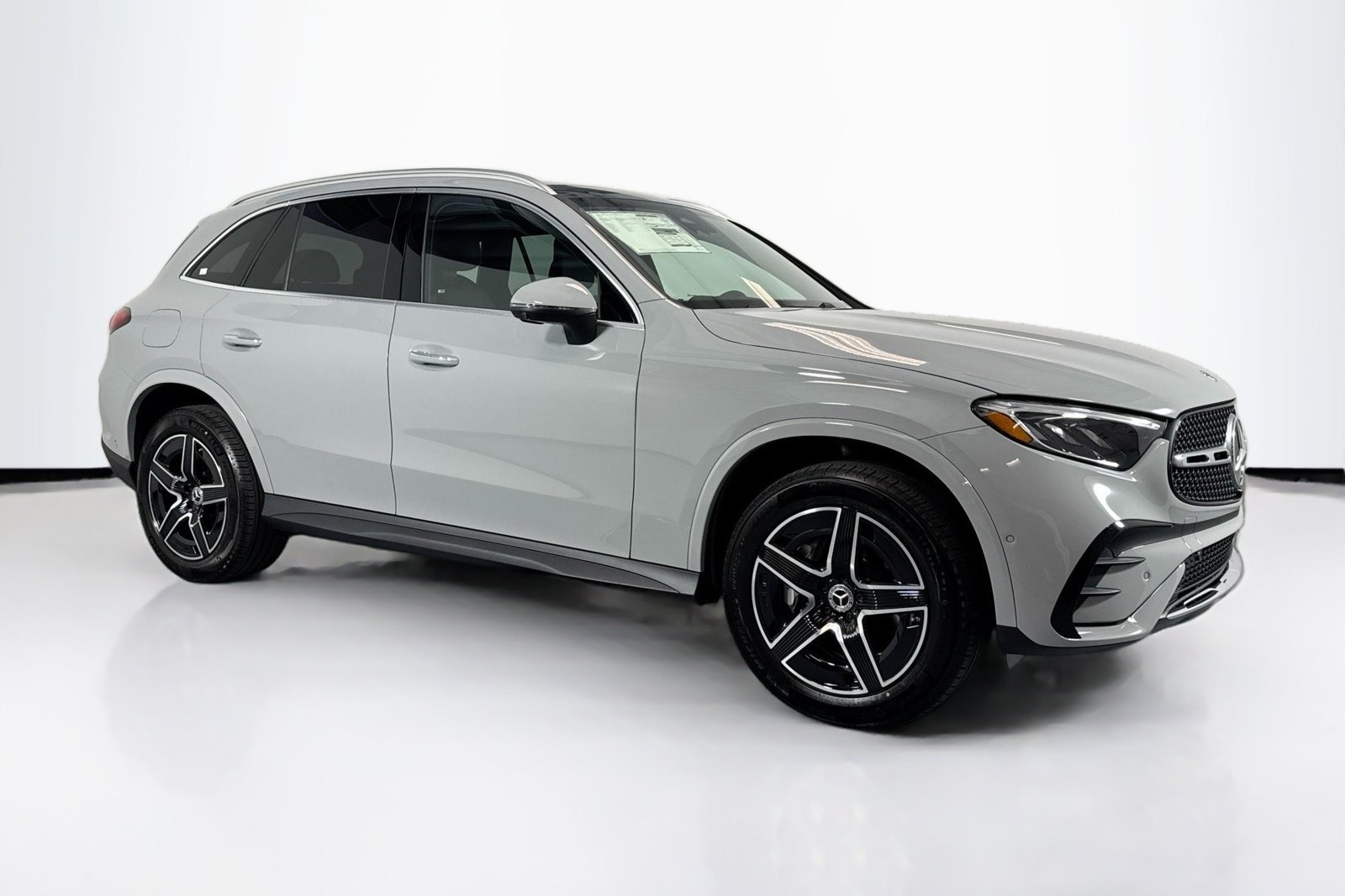 New 2026 Manufaktur Alpine Grey Mercedes-Benz GLC 300 image 3