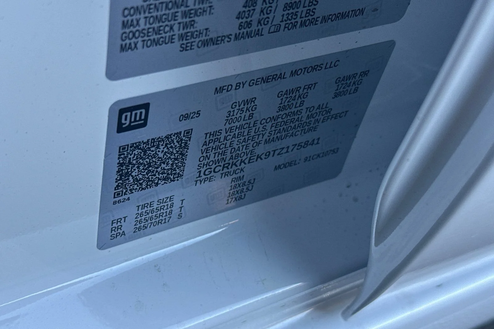 New 2026 Summit White Chevrolet LT (2FL) image 28