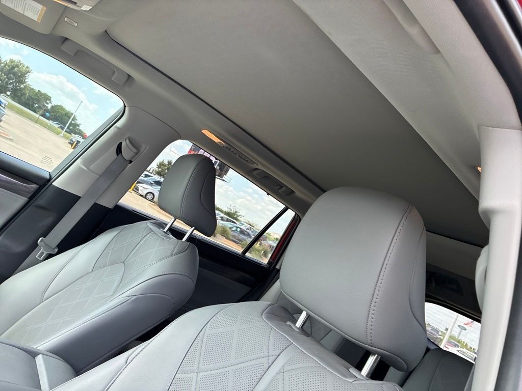 Used 2024  Toyota Platinum image 7