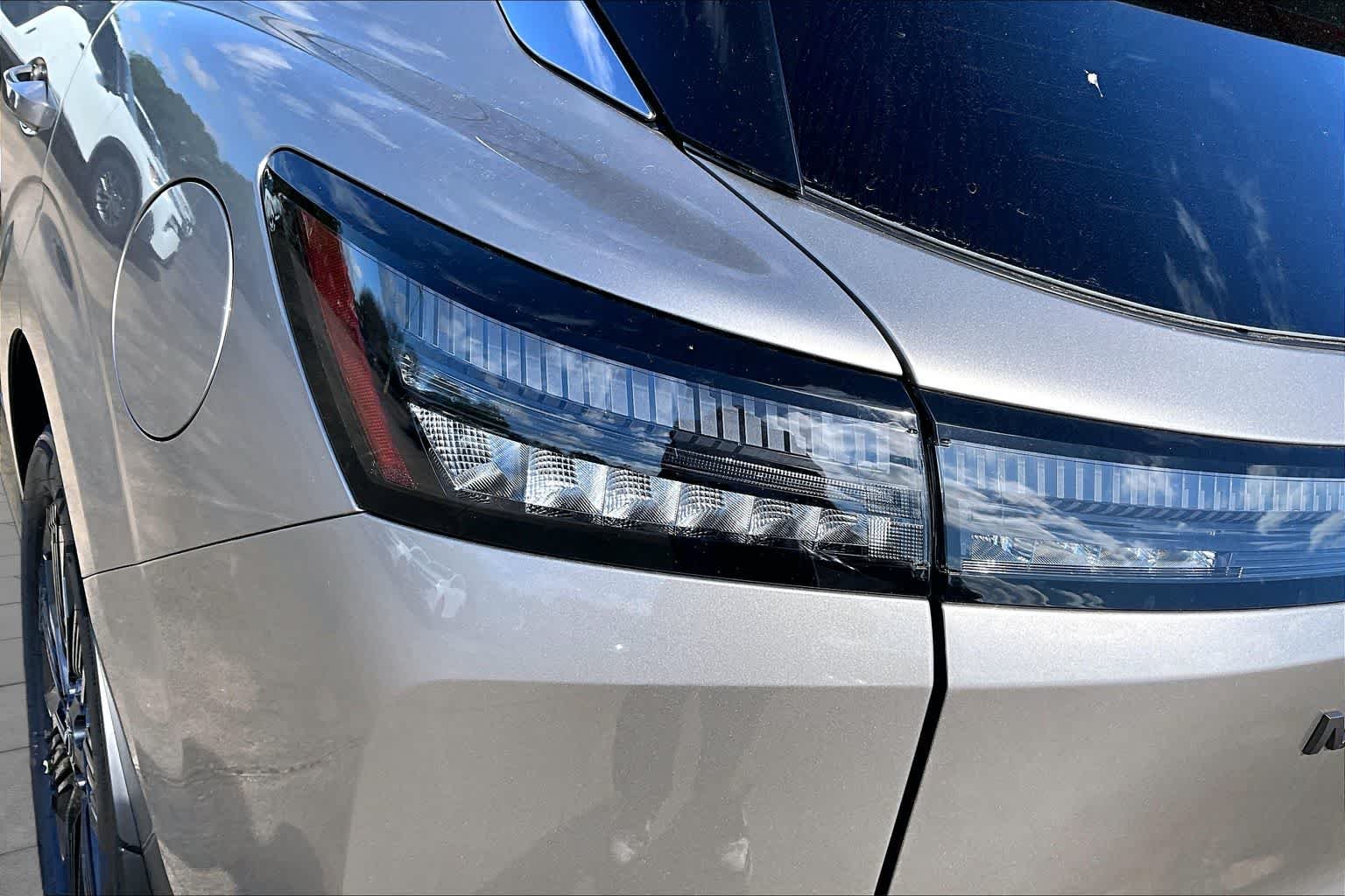 New 2026 Champagne Silver Metallic Nissan Platinum image 12