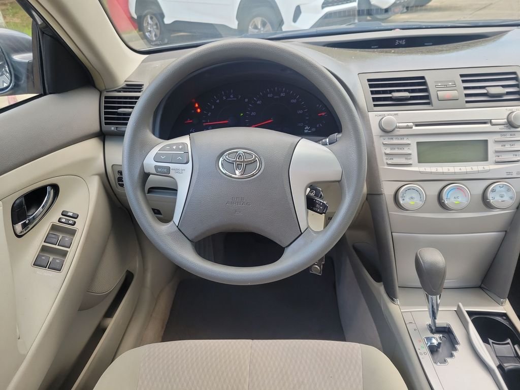 Used 2011 Gray Toyota LE image 20