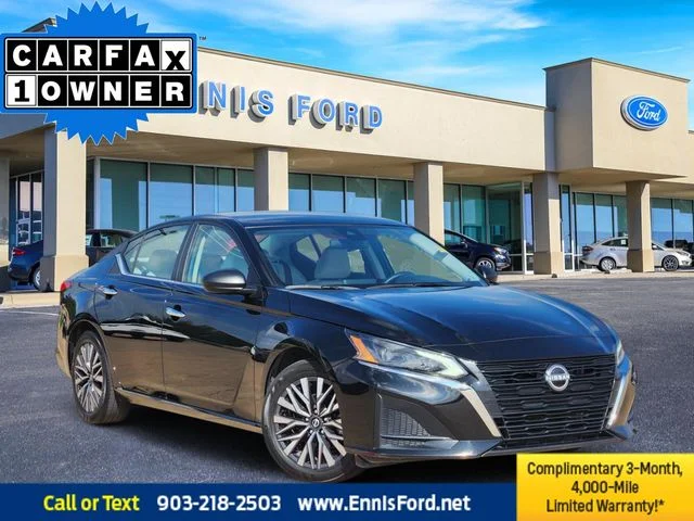 Used 2025 Super Black Clearcoat Nissan 2.5 SV image 1