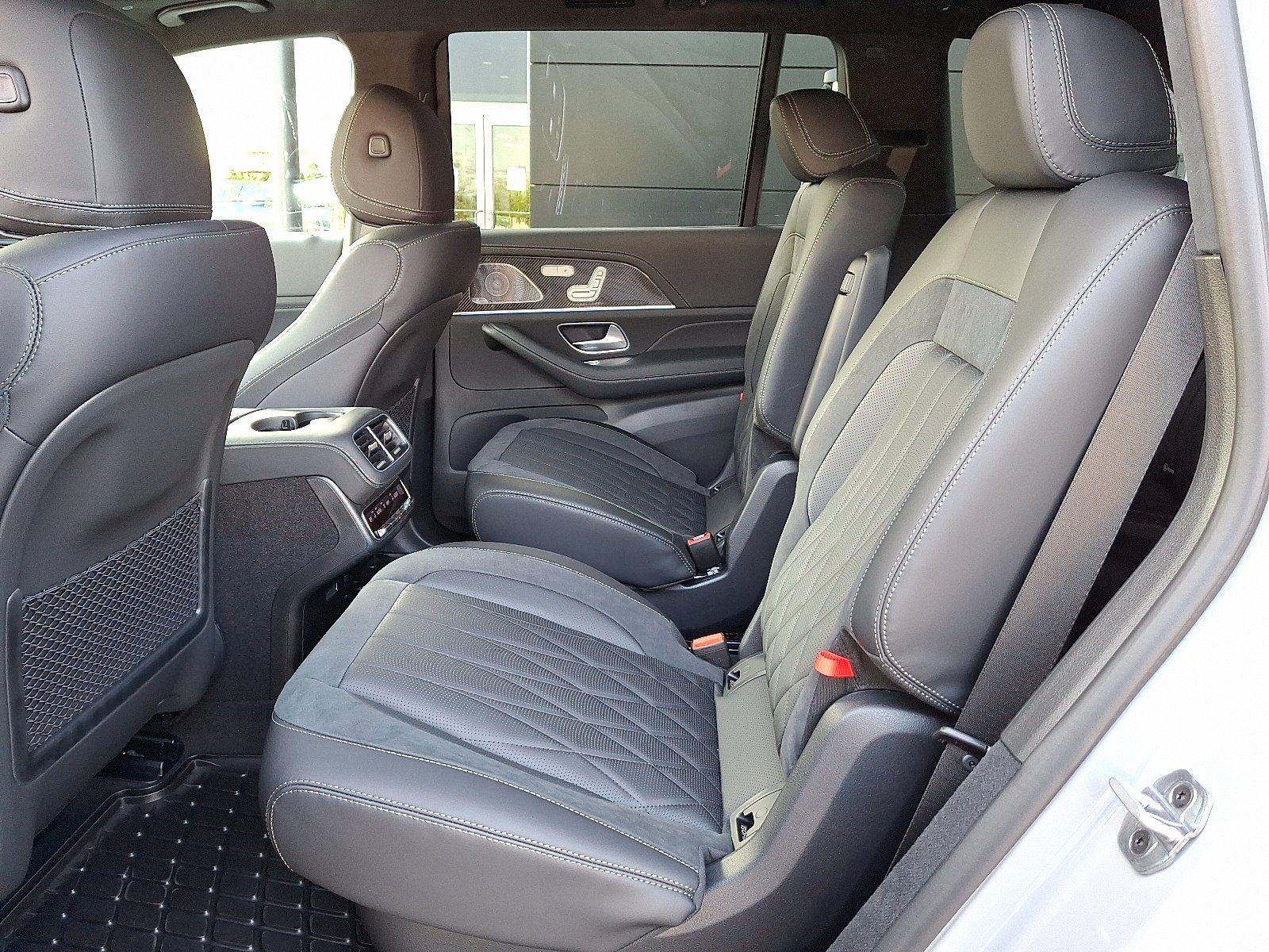 New 2026 MANUFAKTUR Alpine Grey Mercedes-Benz AMG® GLS 63 4MATIC+ SUV image 6
