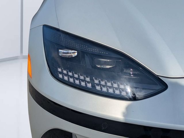 Used 2023 Gold Hyundai SEL image 9