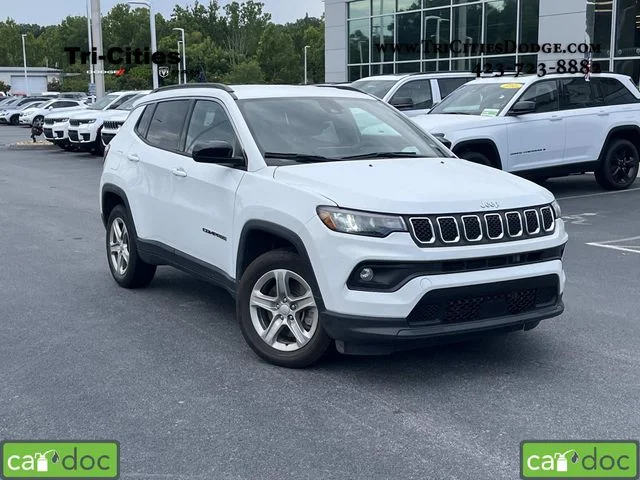 Used 2024 White Jeep Latitude image 1
