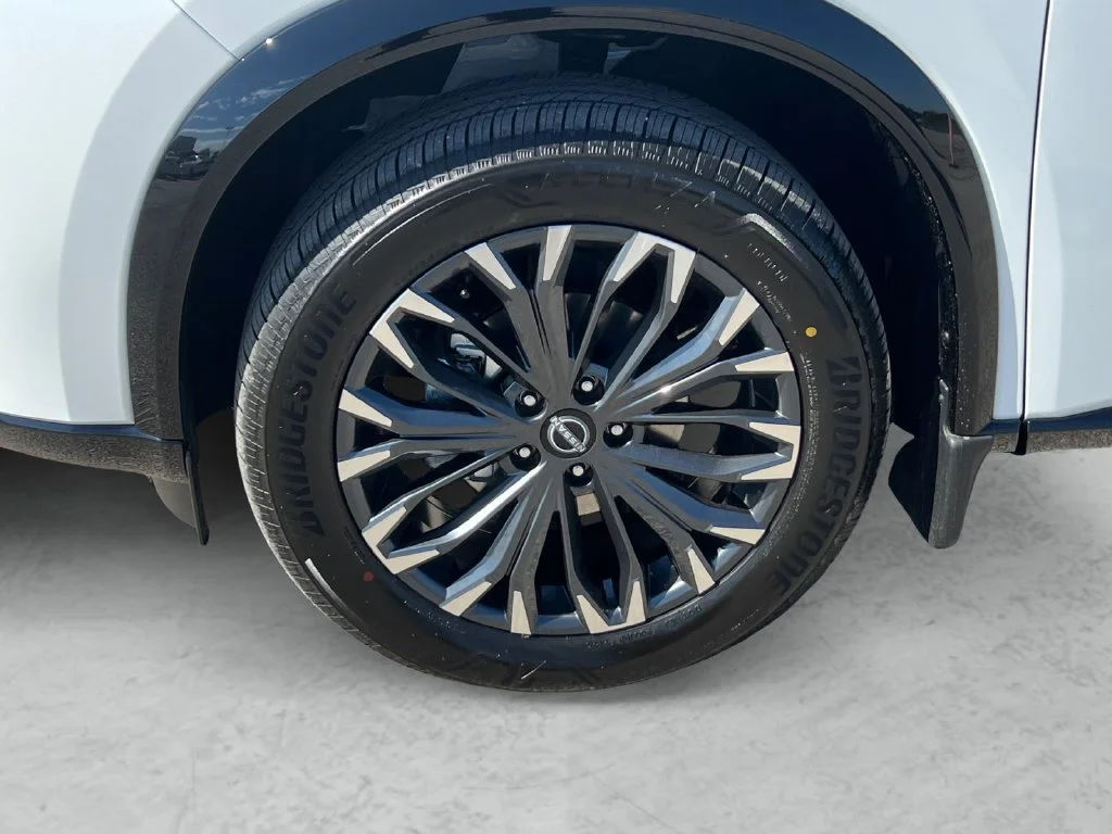 New 2026 White Nissan Platinum image 24
