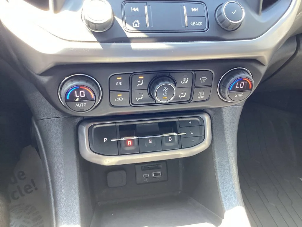 Used 2020 QUICKSILVER METALLIC GMC AT4 image 32