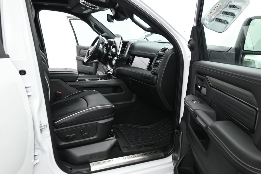 New 2027 Bright White Clear-Coat Exterior Paint RAM Limited image 13