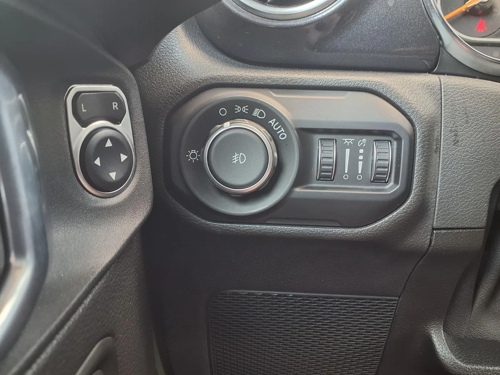 Used 2021 Sarge Green Clearcoat Jeep Unlimited Sahara Altitude image 20