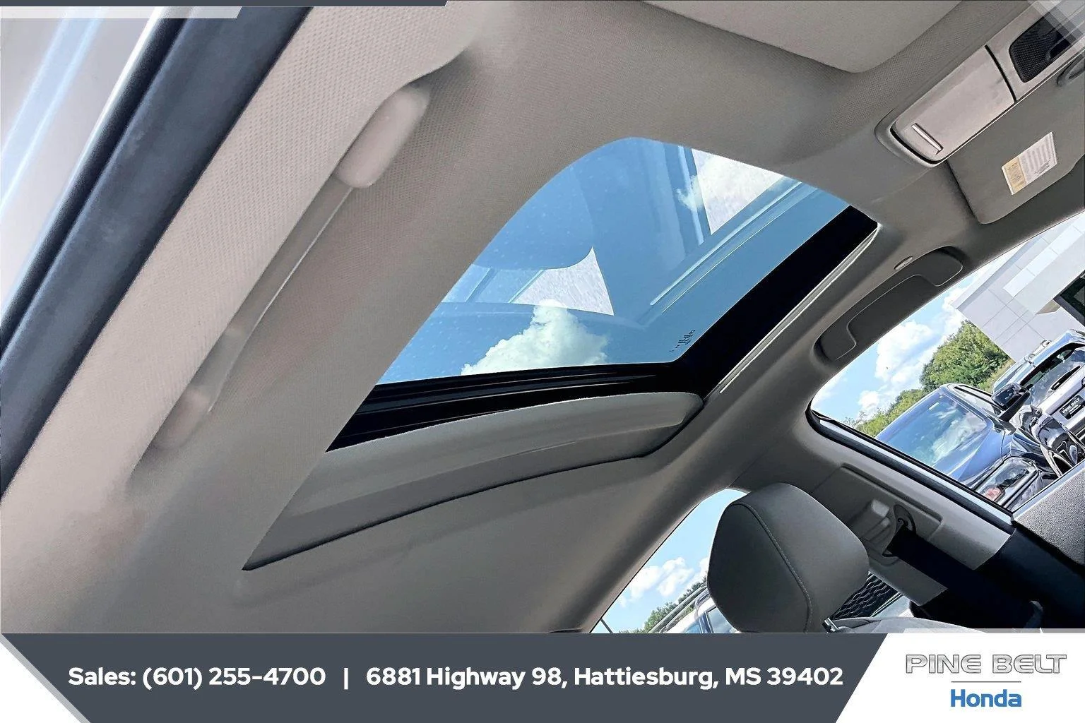 Used 2025 Platinum White Pearl Honda SE image 16