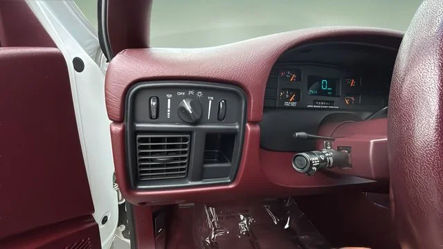 Used 1996 White Chevrolet Classic image 21