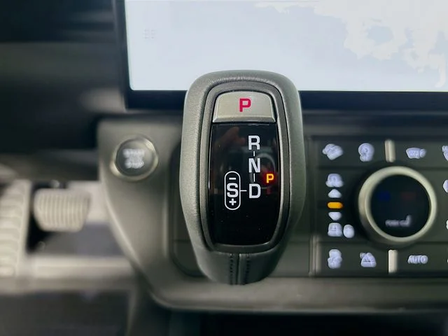 Used 2026  Land Rover S image 18