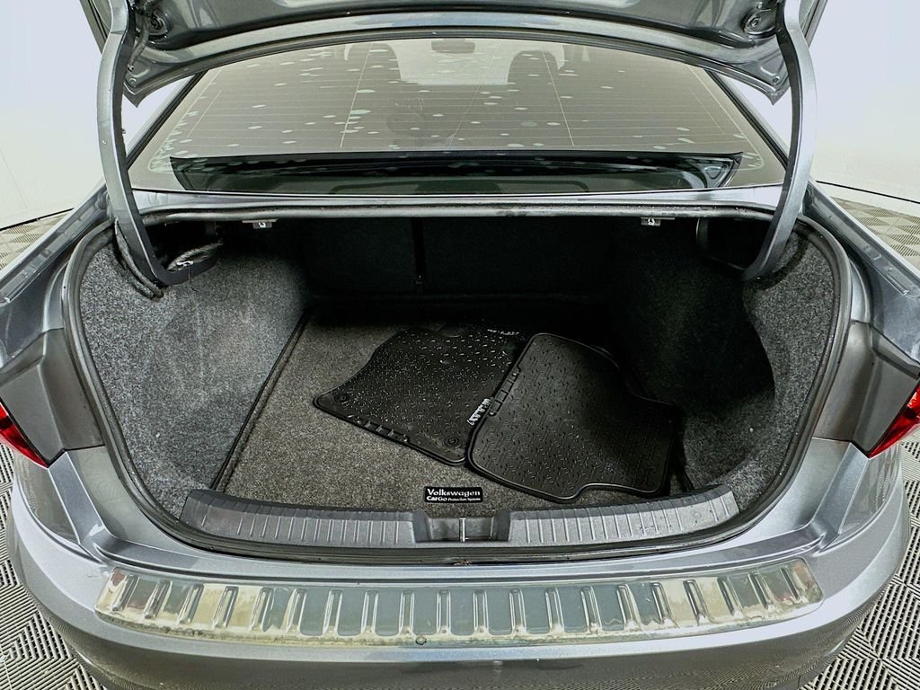 Used 2019 Platinum Gray Metallic Volkswagen SEL Premium image 25