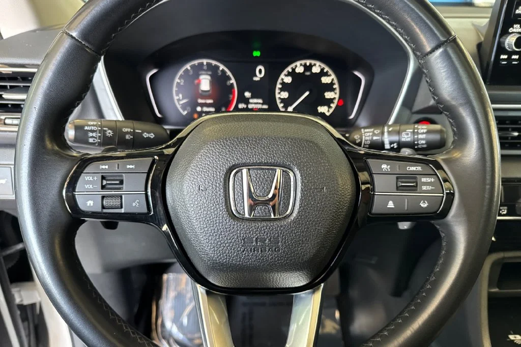 Certified Used 2025 Platinum White Pearl Honda Touring image 28