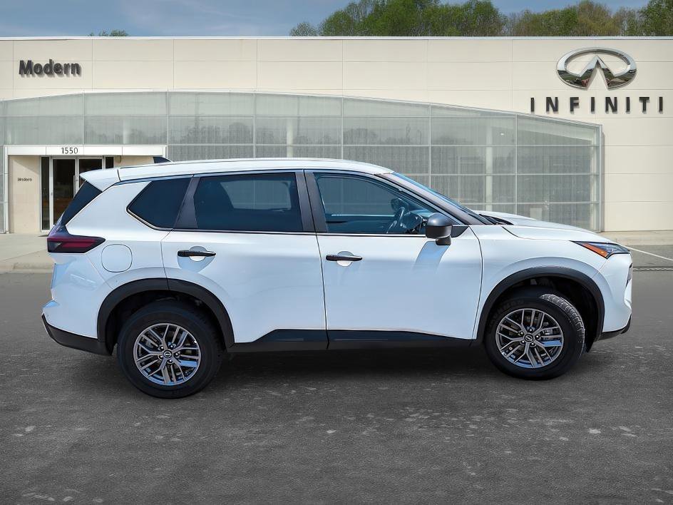 Used 2024 Glacier White Nissan S image 3