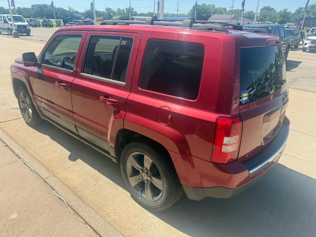 Used 2014 Deep Cherry Red Crystal Pearlcoat Jeep Latitude image 8