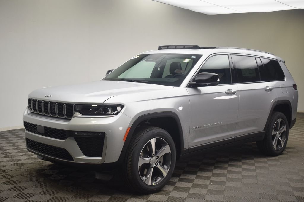 New 2026 Silver Zynith Exterior Paint Jeep Limited image 16
