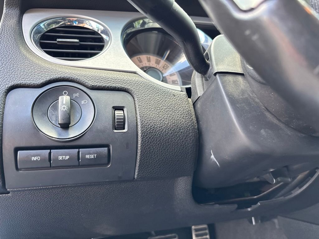 Used 2011 Blue Ford V6 Premium image 6