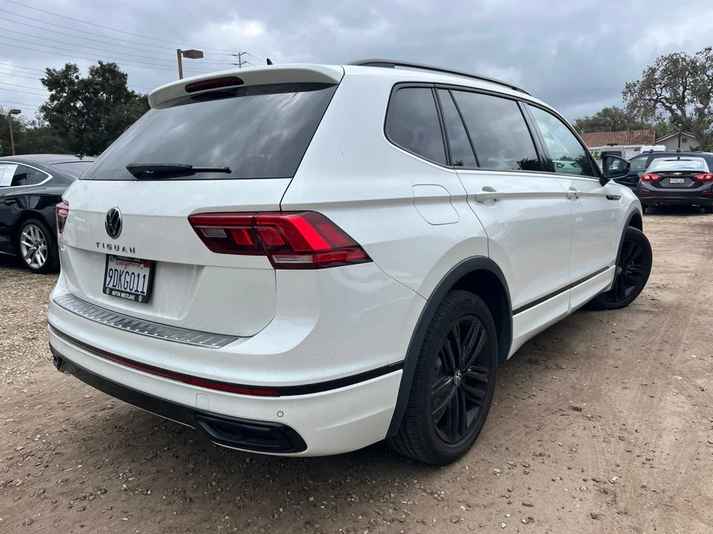 Used 2022  Volkswagen 2.0T SE R-Line Black image 4