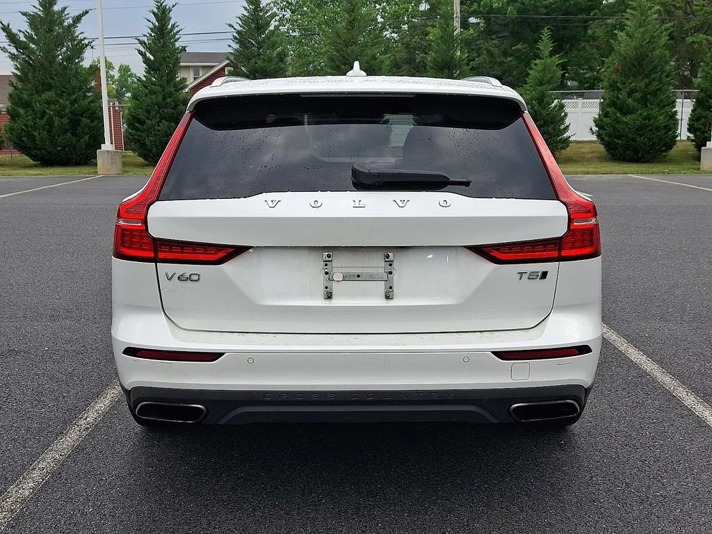 Used 2020 White Volvo T5 image 5