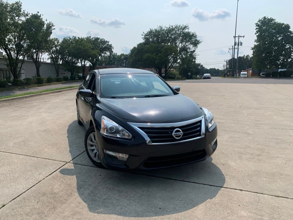 Used 2015 Blue Nissan 2.5 S image 4