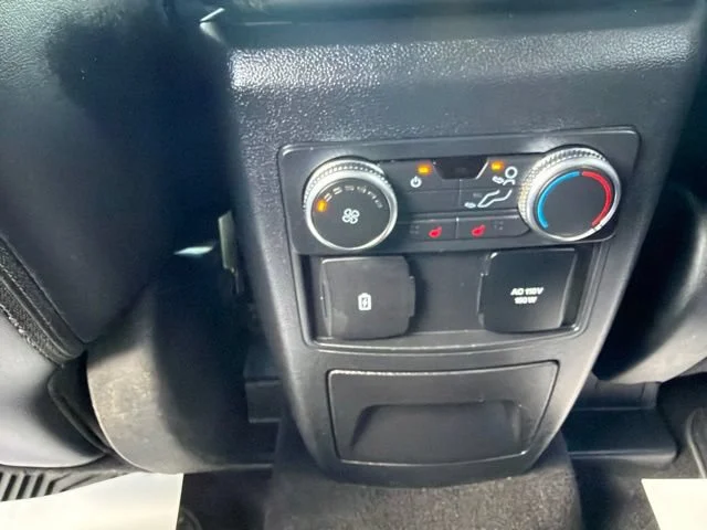 Used 2022 Silver Ford Platinum image 27