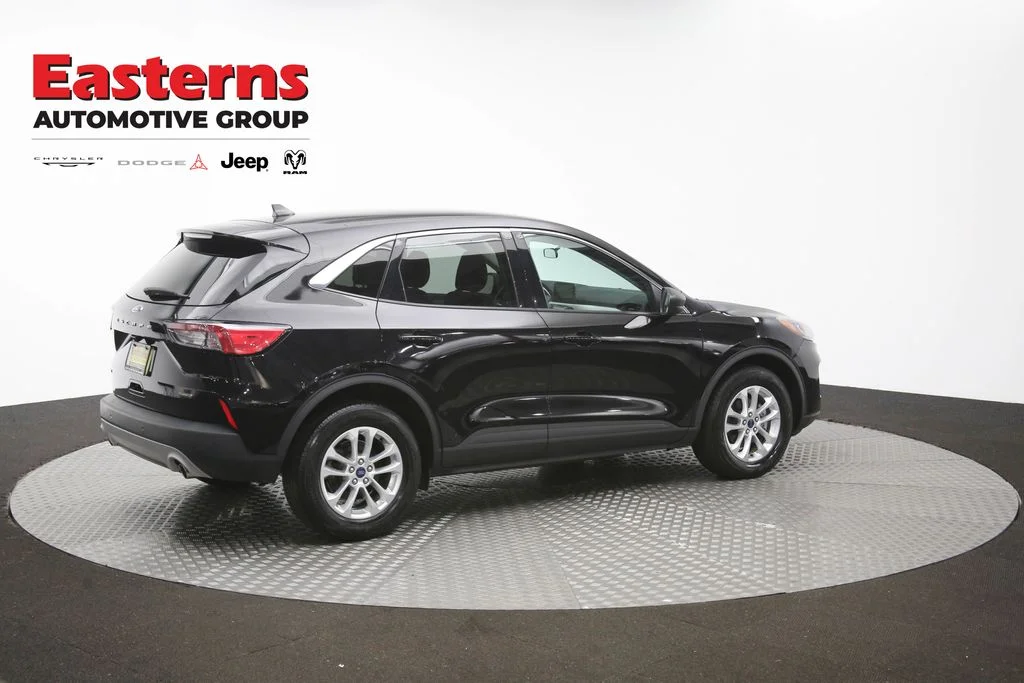 Used 2022 Black Ford SE image 41