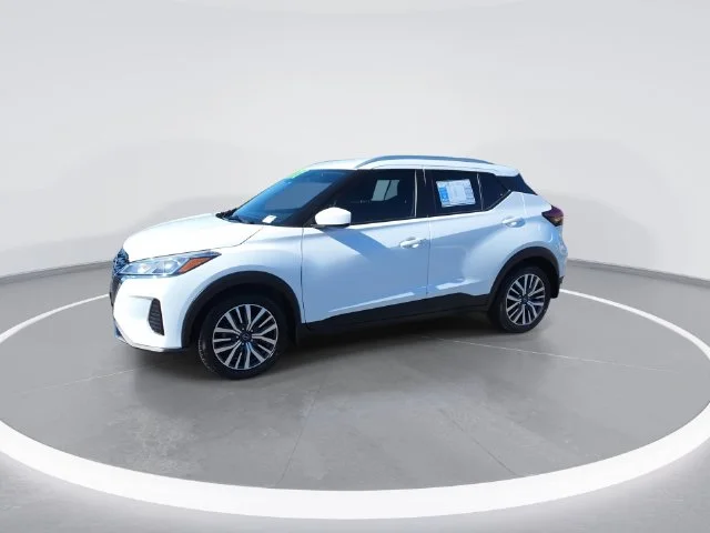 Used 2024 White Nissan SV image 4