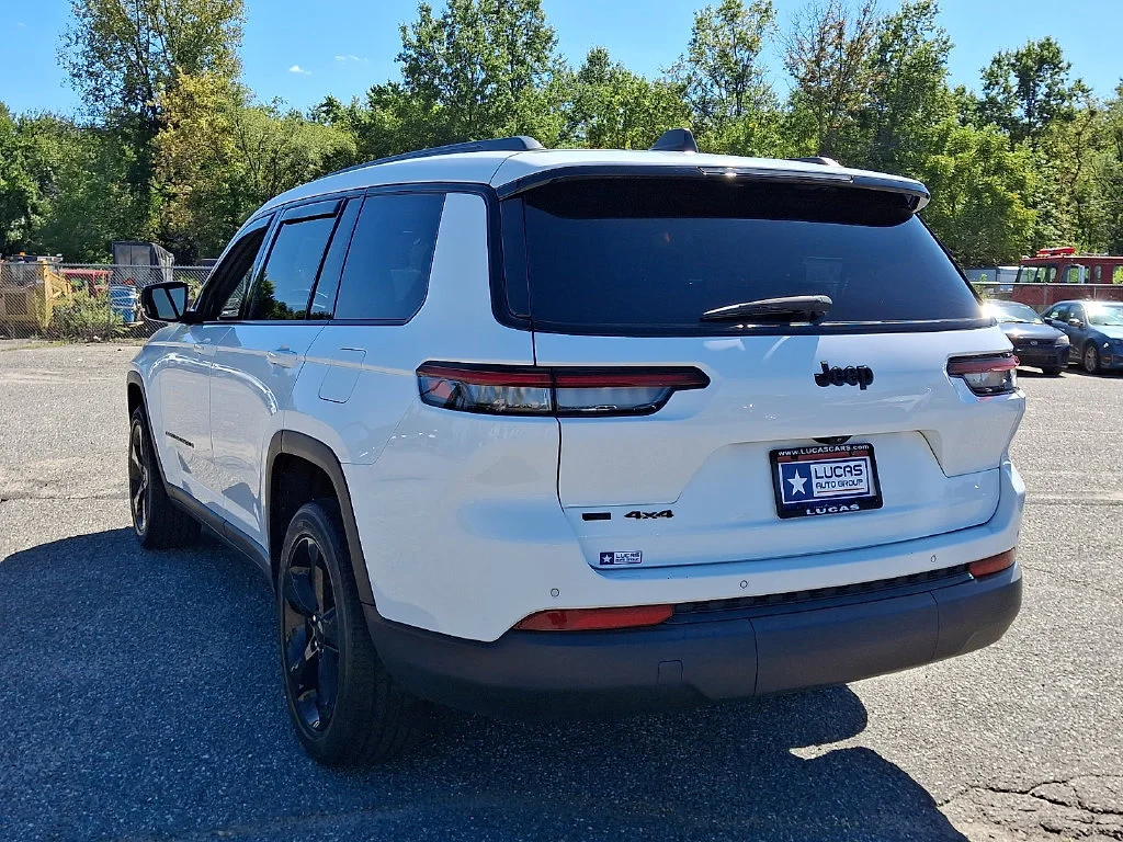 Used 2023 Bright White Clearcoat Jeep Altitude image 9