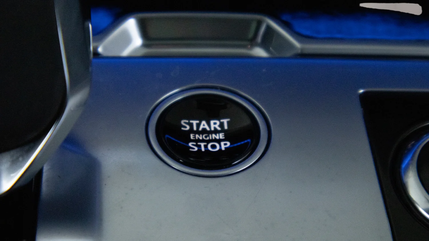 Used 2023 Blue Land Rover P530 SE image 26