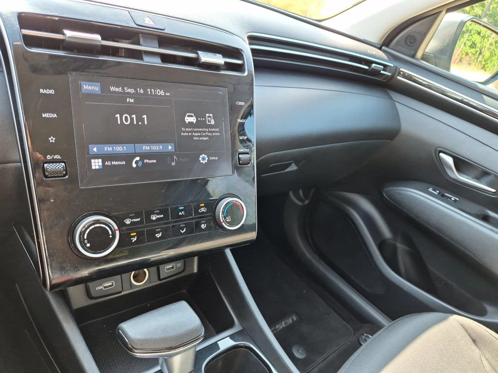 Used 2022 Amazon Gray Hyundai SE image 23