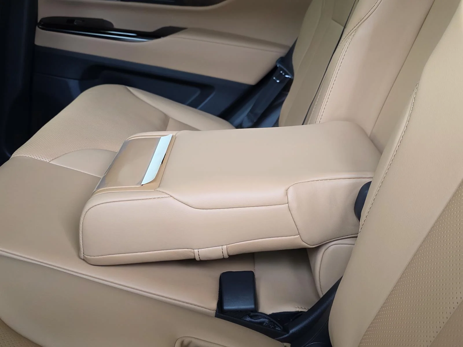 2026 Lexus LX 700h Luxury - Photo 10