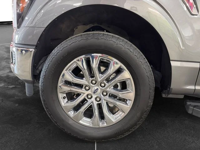 Used 2025 Gray Ford Lariat image 9