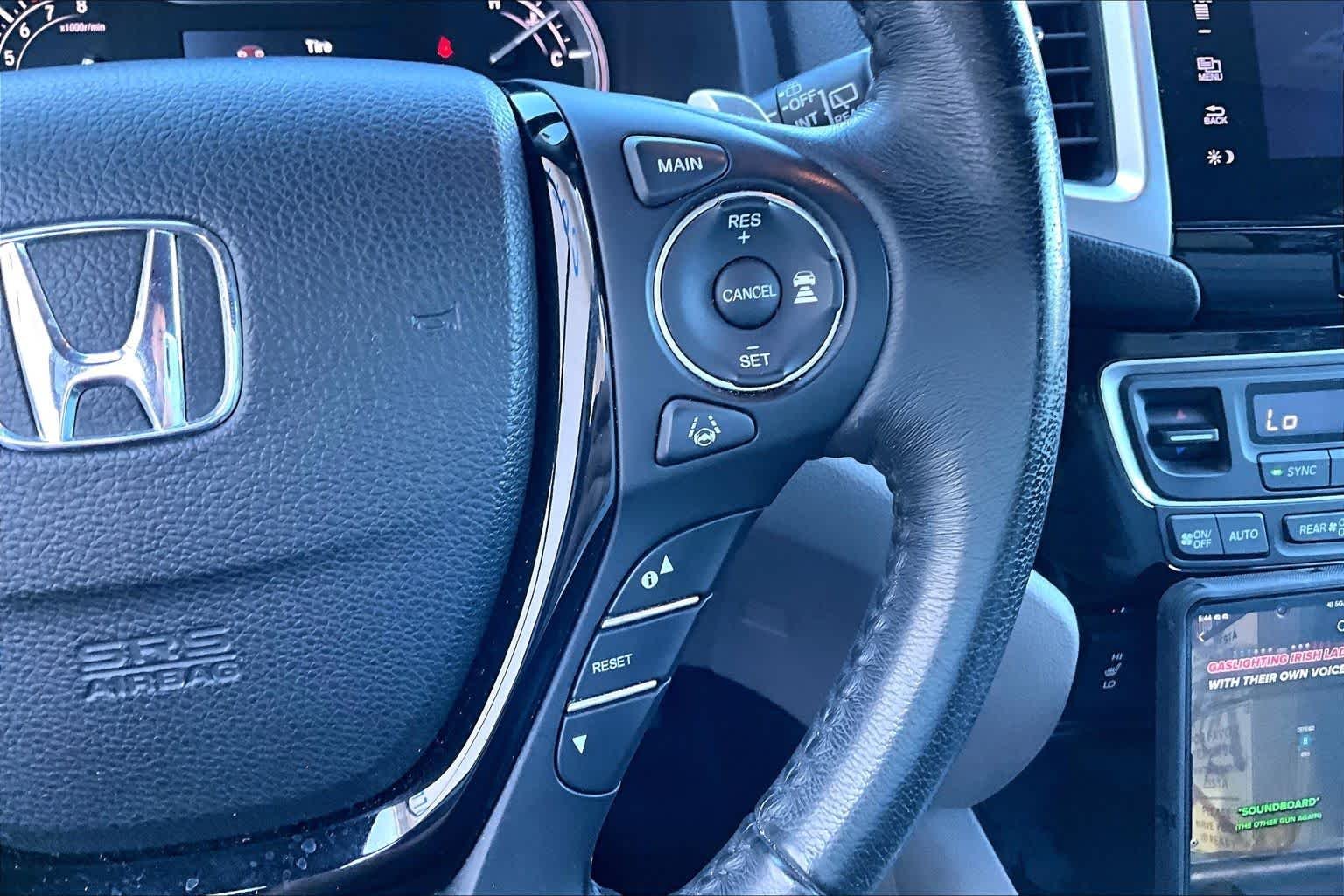 Used 2018 Crystal Black Pearl Honda Touring image 25