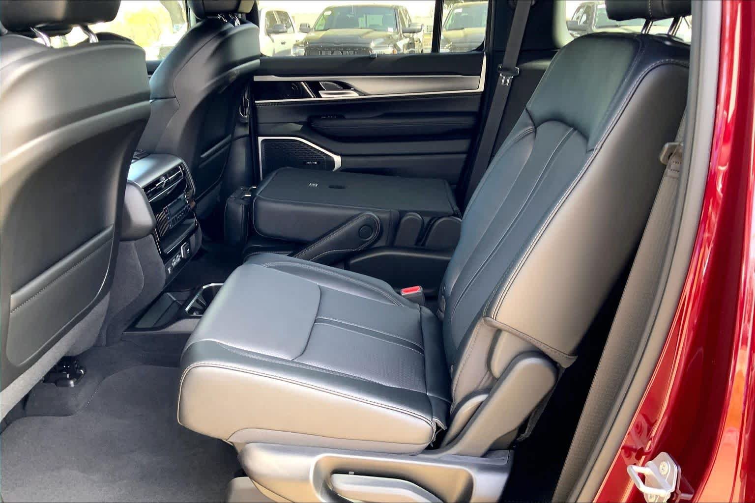 New 2026 Velvet Red Pearl-Coat Exterior Paint Jeep Limited Altitude image 20