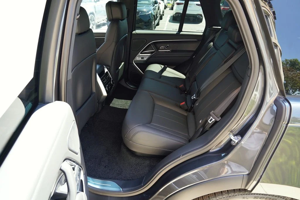 New 2026 Carpathian Grey Land Rover SE image 35