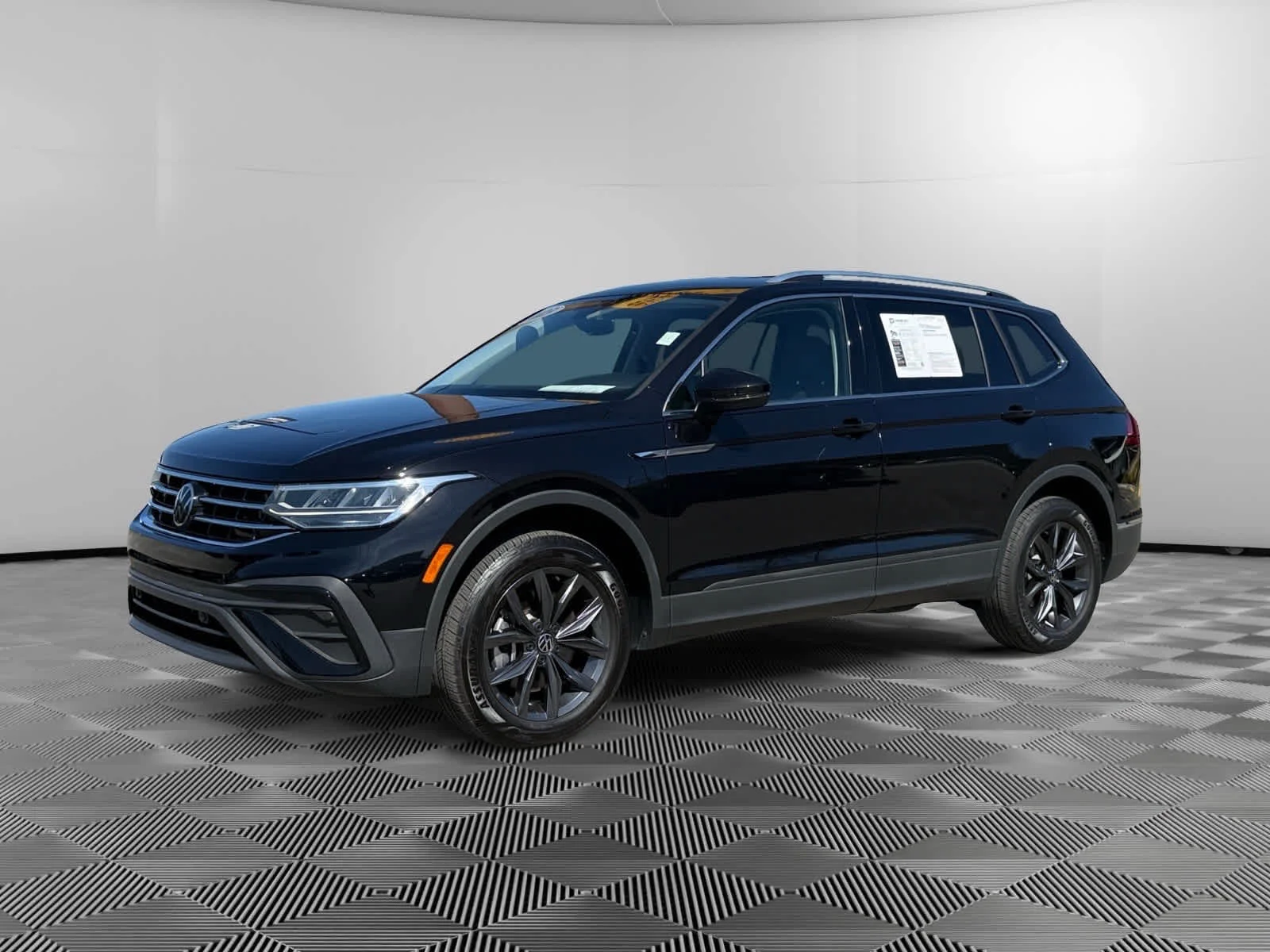 2023 Volkswagen Tiguan 2.0T SE's photo